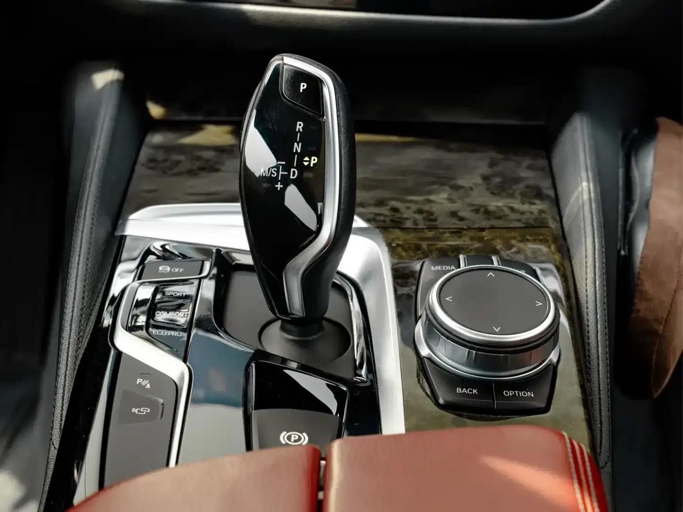 2020 BMW 5 Series 530Li xDrive M Sport Package — миниатюра 20