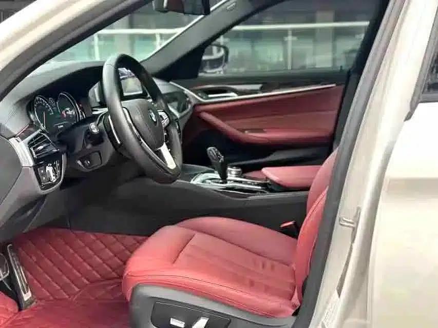 2018 BMW 5 Series 530Li Leading Edition M Sport Package — миниатюра 3