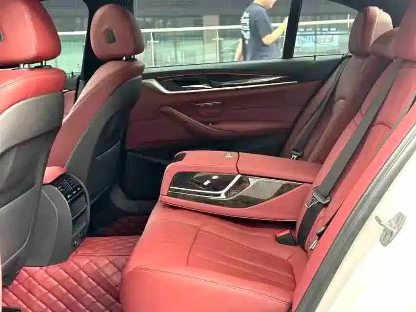 2018 BMW 5 Series 530Li Leading Edition M Sport Package — миниатюра 4