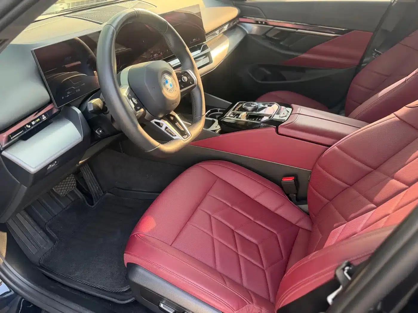 2025 BMW 5 Series 525Li M Sport Package — миниатюра 12
