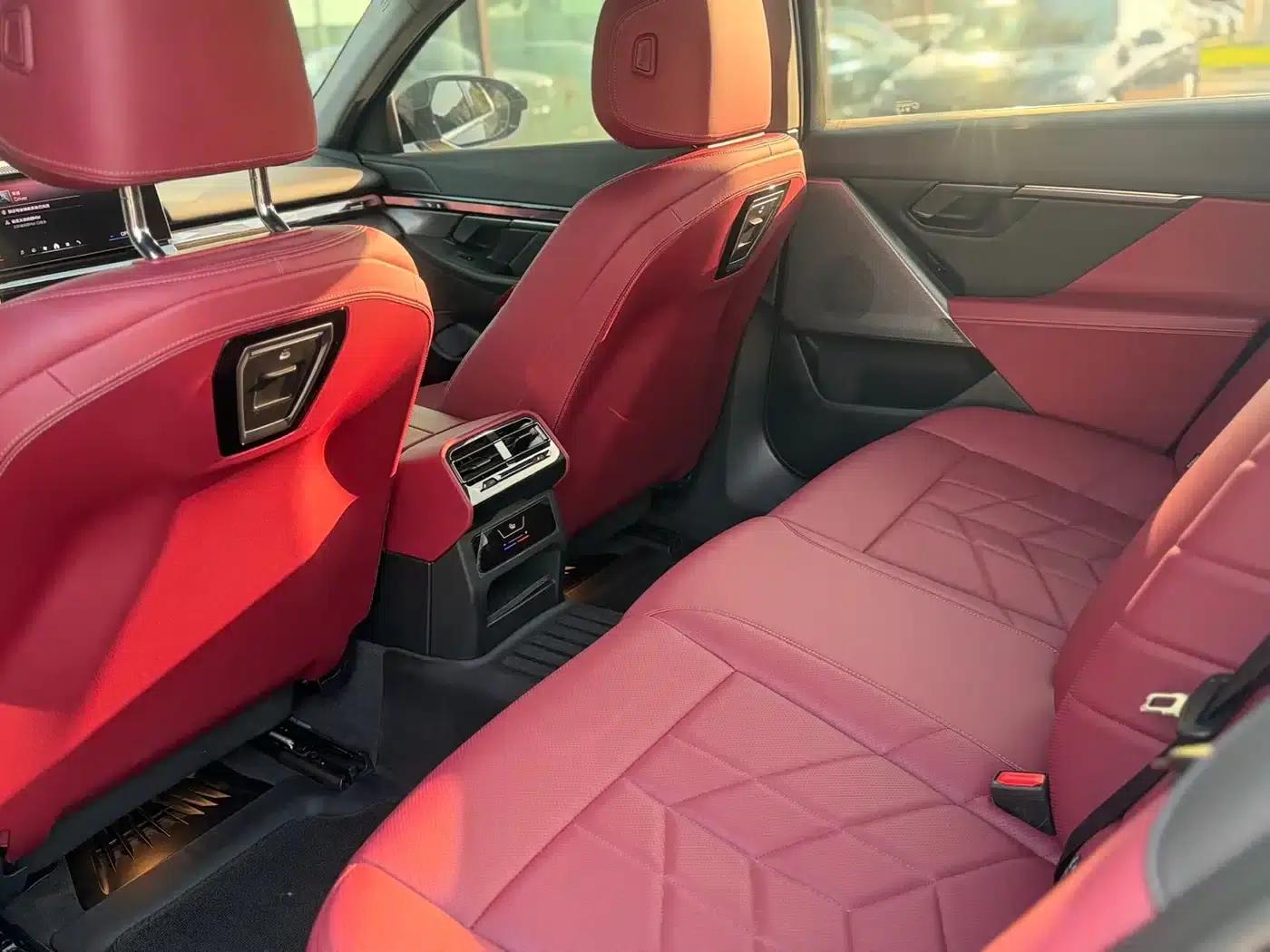 2025 BMW 5 Series 525Li M Sport Package — миниатюра 14