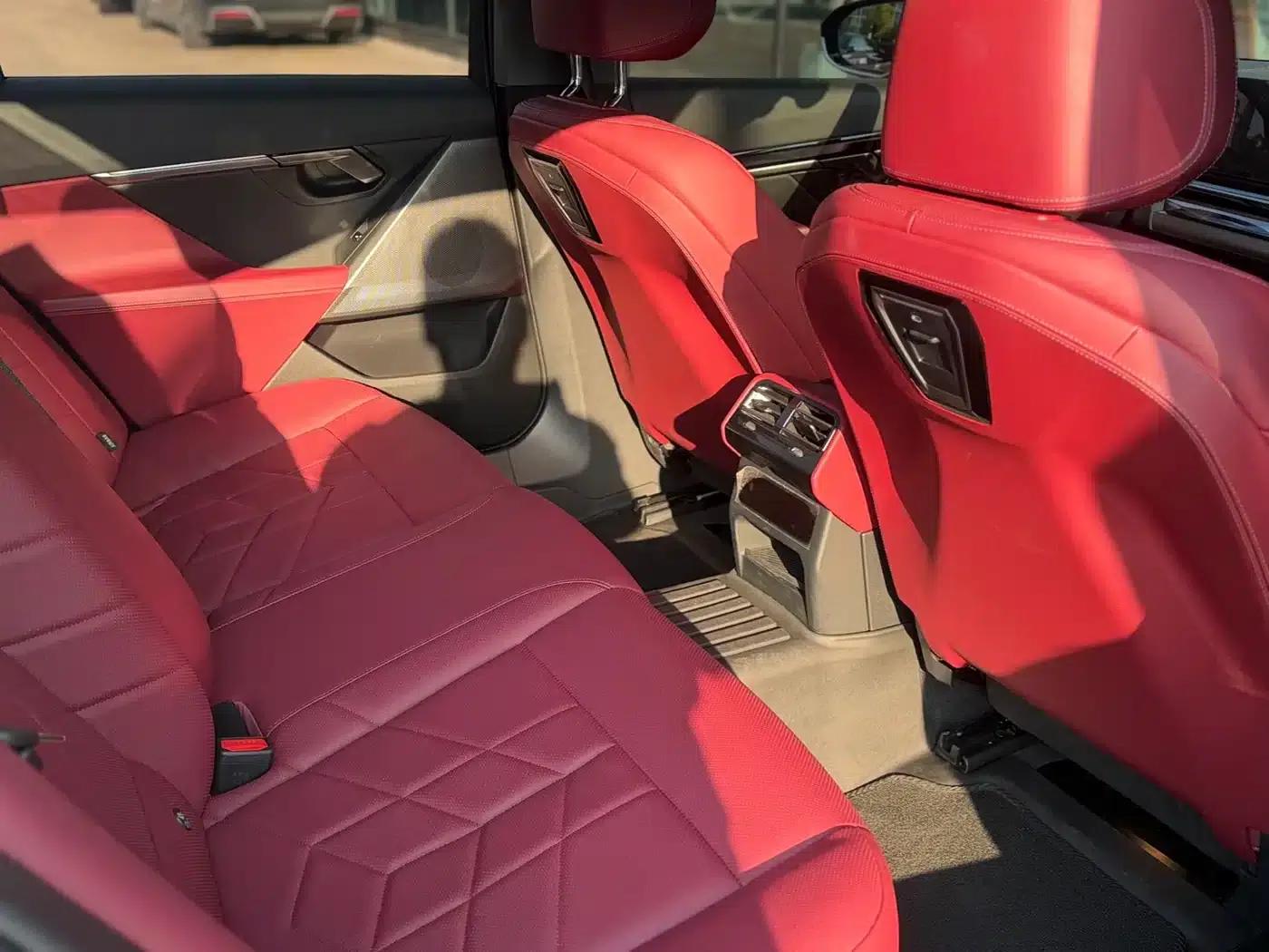 2025 BMW 5 Series 525Li M Sport Package — миниатюра 17