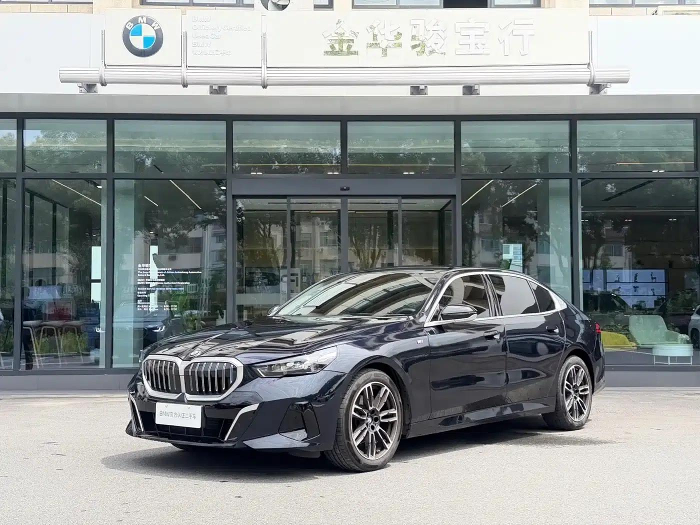 2025 BMW 5 Series 525Li M Sport Package — миниатюра 5