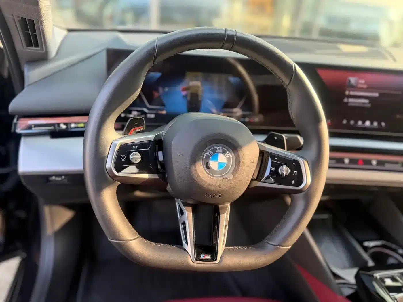 2025 BMW 5 Series 525Li M Sport Package — миниатюра 8