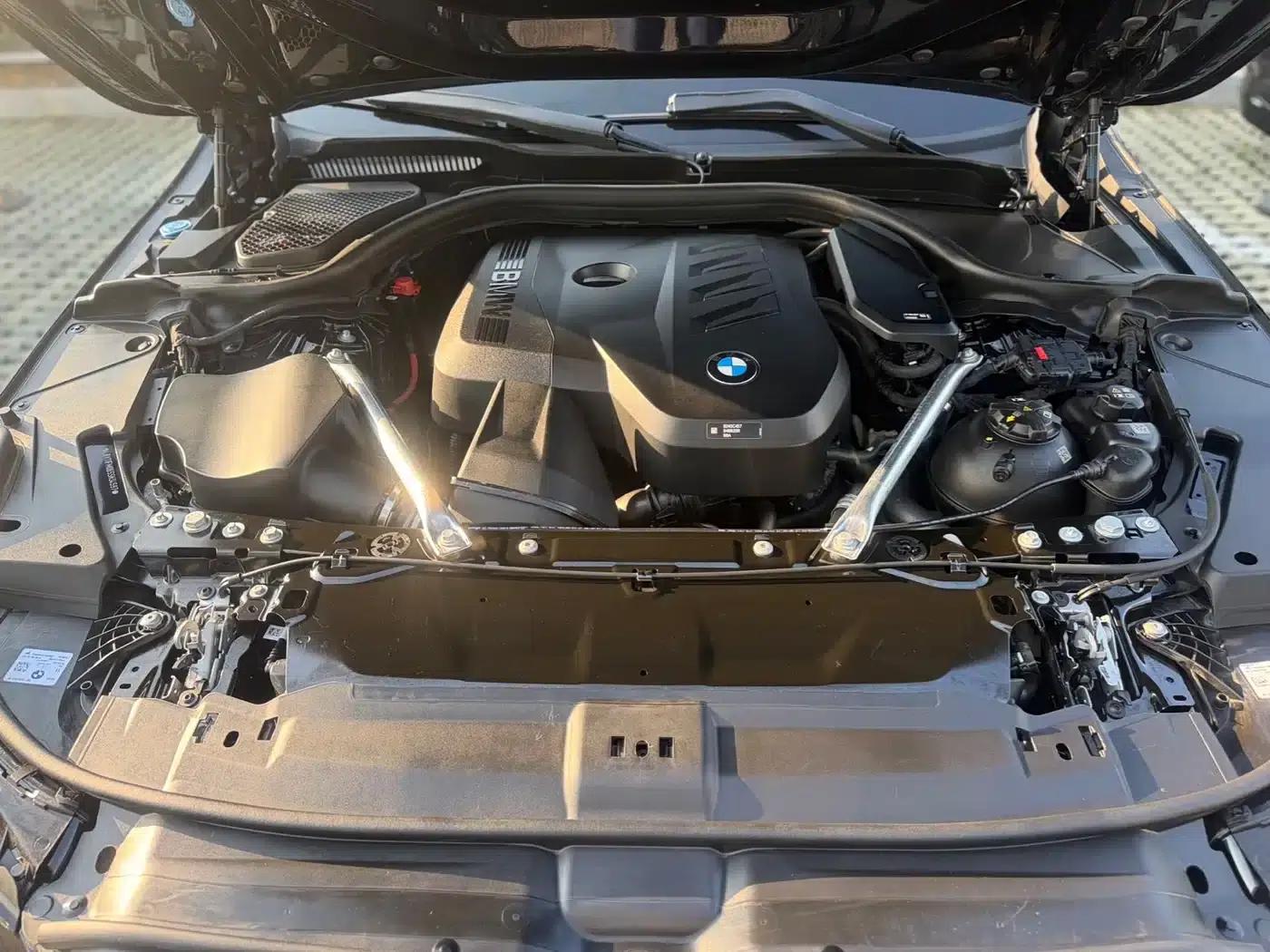 2025 BMW 5 Series 525Li M Sport Package — миниатюра 10