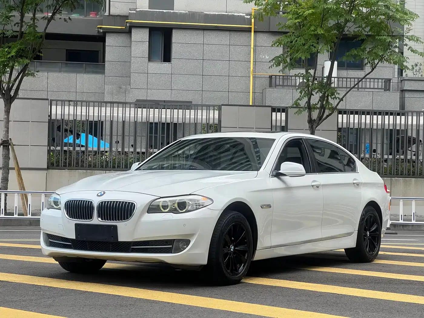 BMW 5 Series 2013 525Li Leading Edition — миниатюра 1