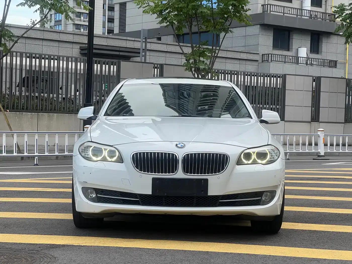 BMW 5 Series 2013 525Li Leading Edition — миниатюра 2