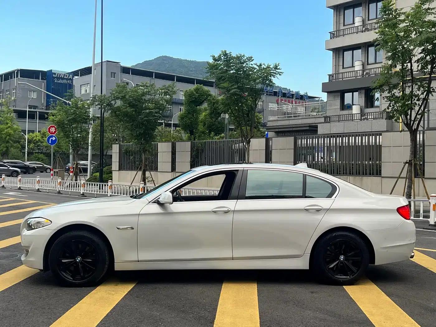 BMW 5 Series 2013 525Li Leading Edition — миниатюра 7