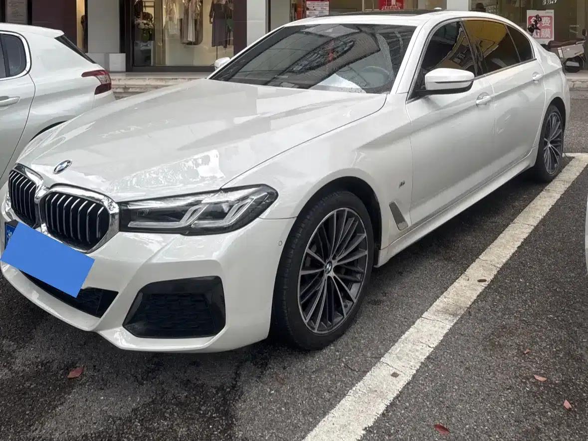 2023 BMW 5 Series 530Li Leading Edition M Sport Package — миниатюра 1