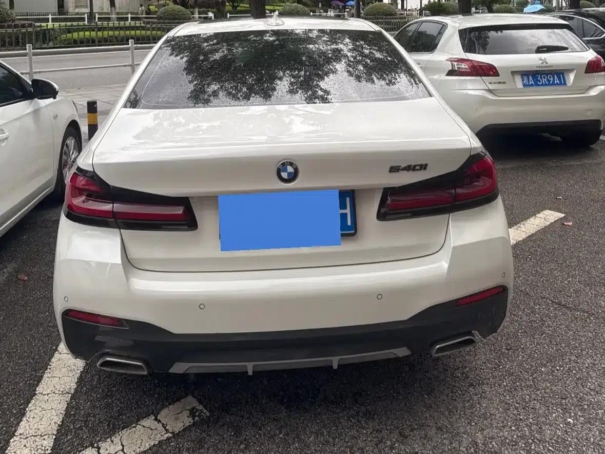 2023 BMW 5 Series 530Li Leading Edition M Sport Package — миниатюра 7