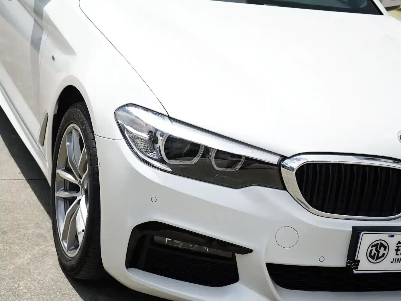 2019 BMW 5 Series 525Li M Sport Package — миниатюра 11