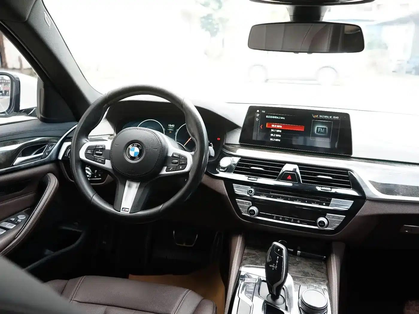 2019 BMW 5 Series 525Li M Sport Package — миниатюра 12