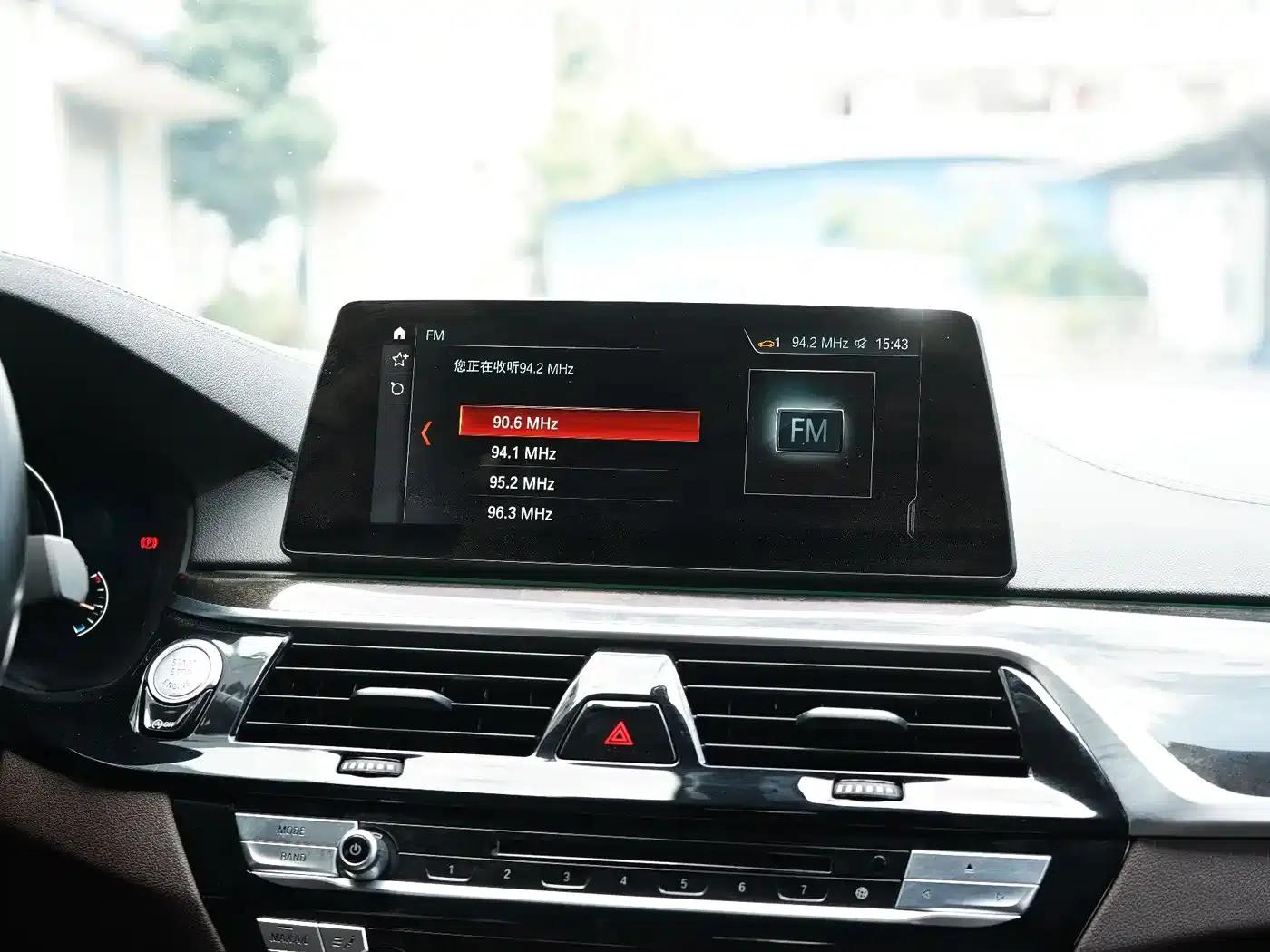 2019 BMW 5 Series 525Li M Sport Package — миниатюра 14