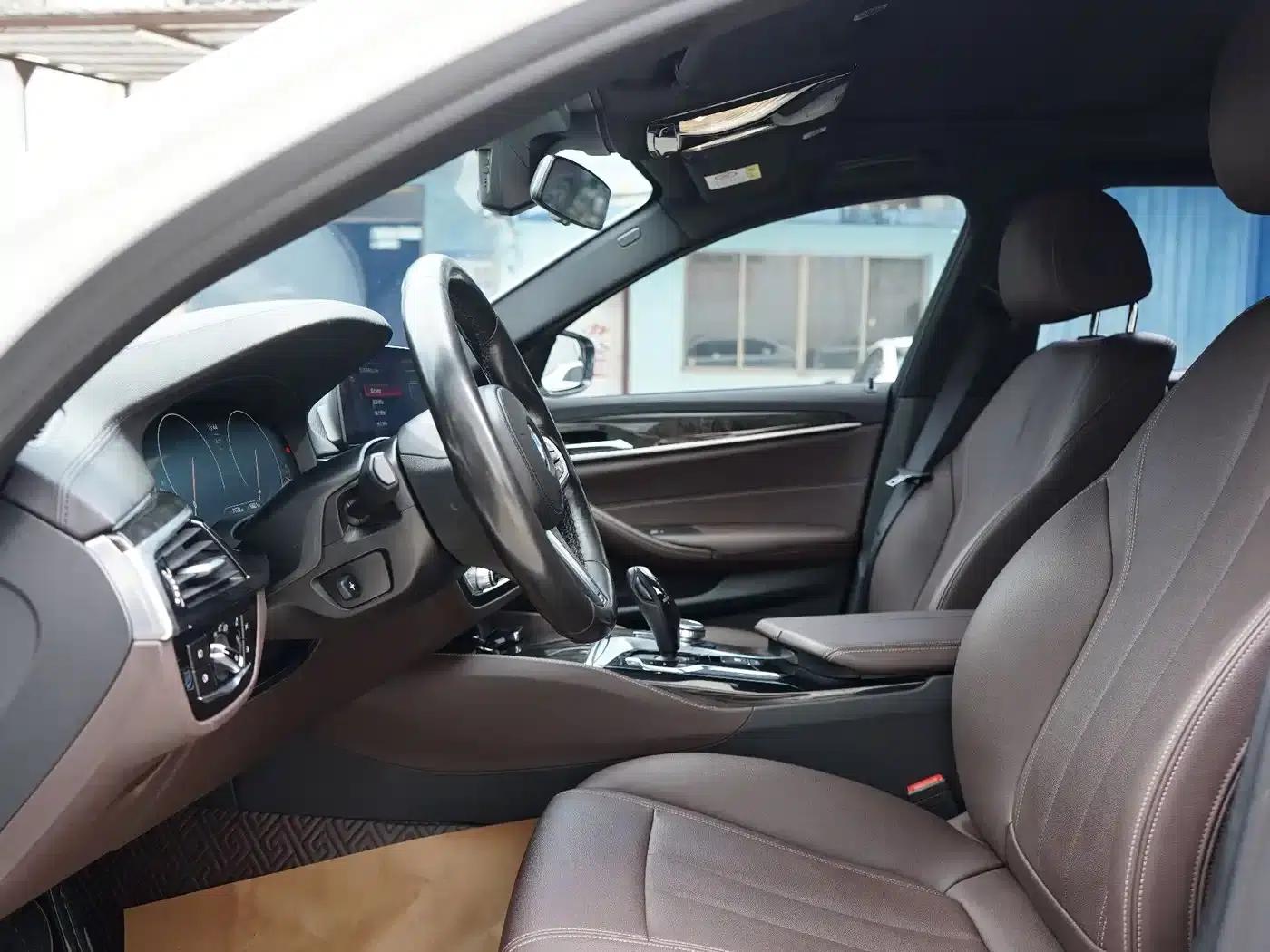 2019 BMW 5 Series 525Li M Sport Package — миниатюра 5