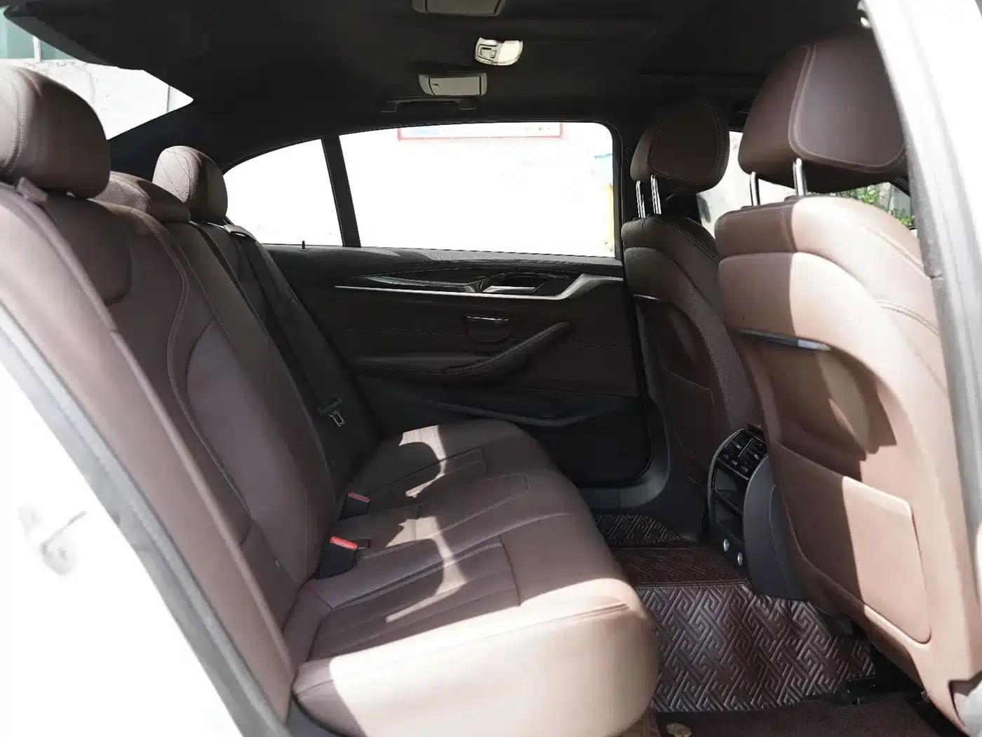 2019 BMW 5 Series 525Li M Sport Package — миниатюра 8