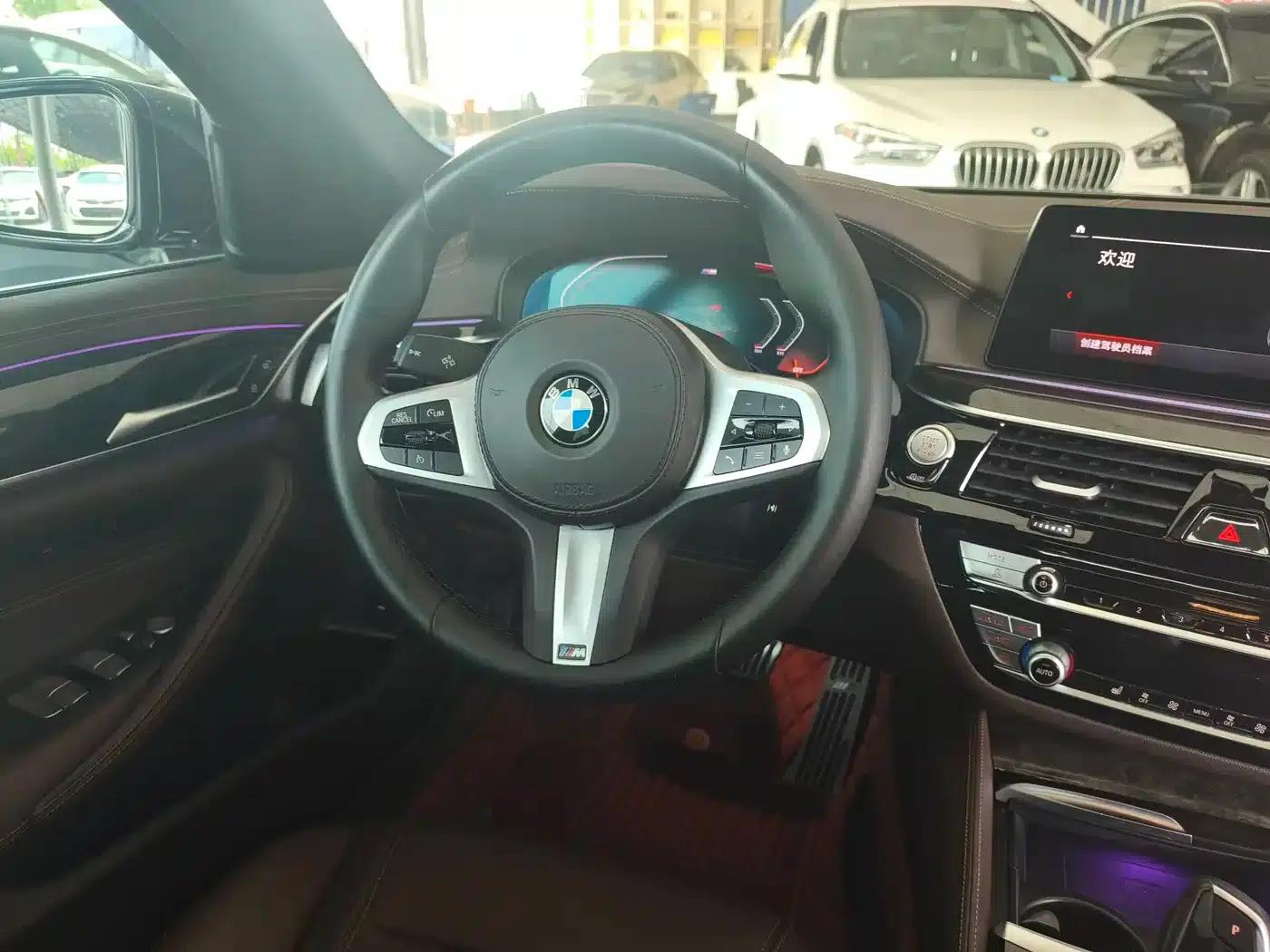 2020 BMW 5 Series 525Li M Sport Package — миниатюра 11