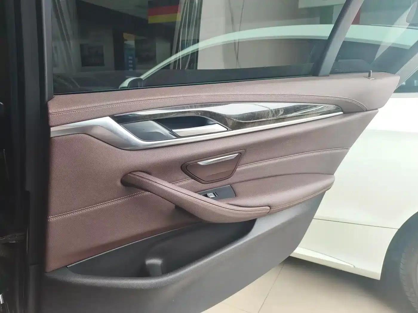 2020 BMW 5 Series 525Li M Sport Package — миниатюра 15