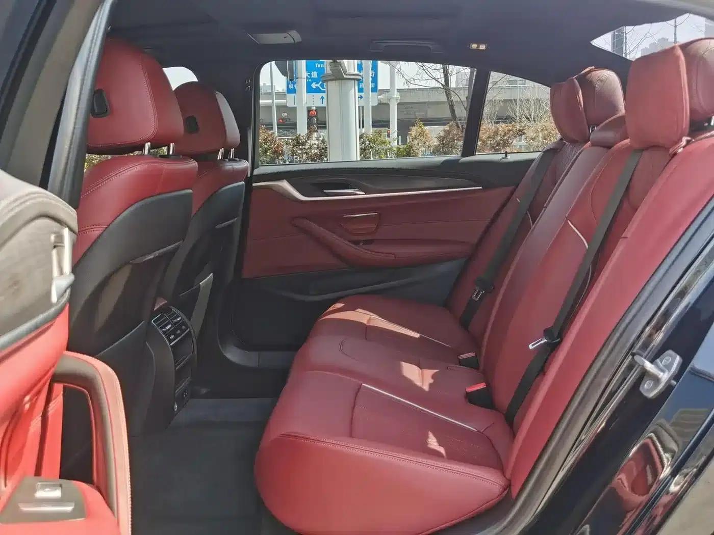 2022 BMW 5 Series 530Li Leading Edition M Sport Package — миниатюра 16