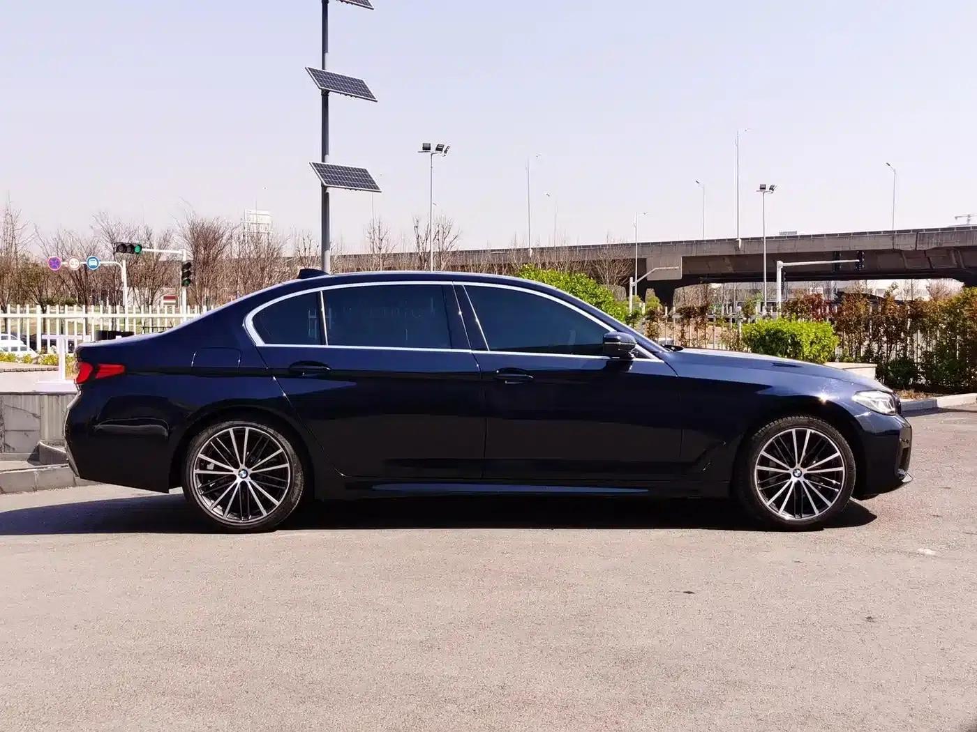 2022 BMW 5 Series 530Li Leading Edition M Sport Package — миниатюра 8