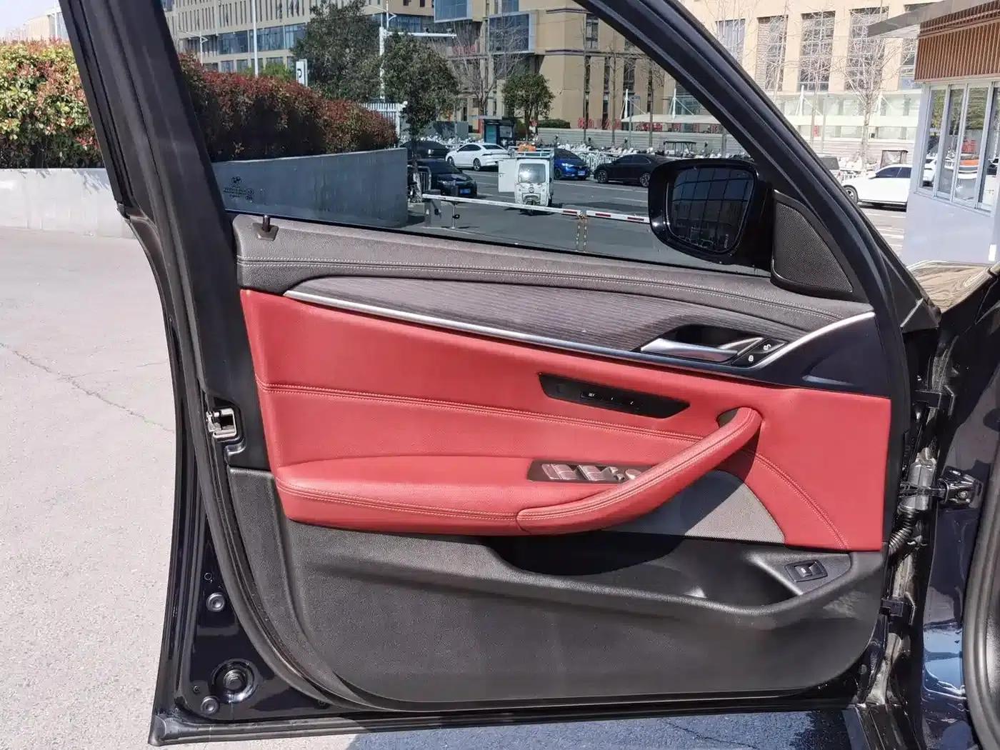 2022 BMW 5 Series 530Li Leading Edition M Sport Package — миниатюра 10