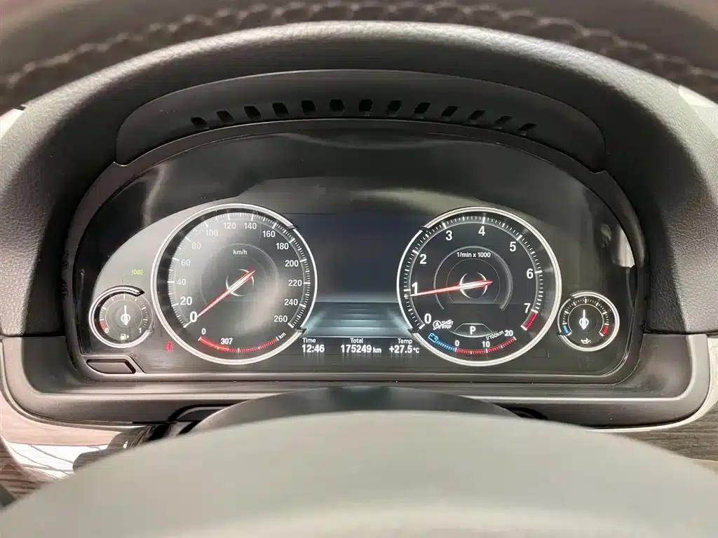 2017 BMW 5 Series 525Li Luxury Design Package — миниатюра 9