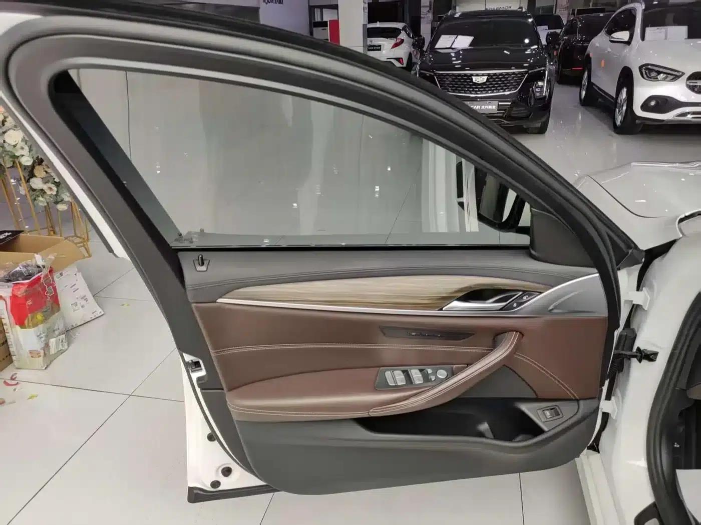 BMW 5 Series 2019 530Li Leading Luxury Package — миниатюра 23