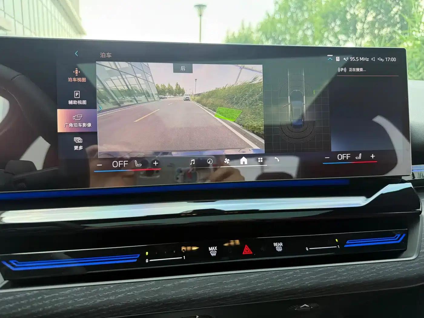 2024 BMW 5 Series 525Li Luxury Package — миниатюра 13