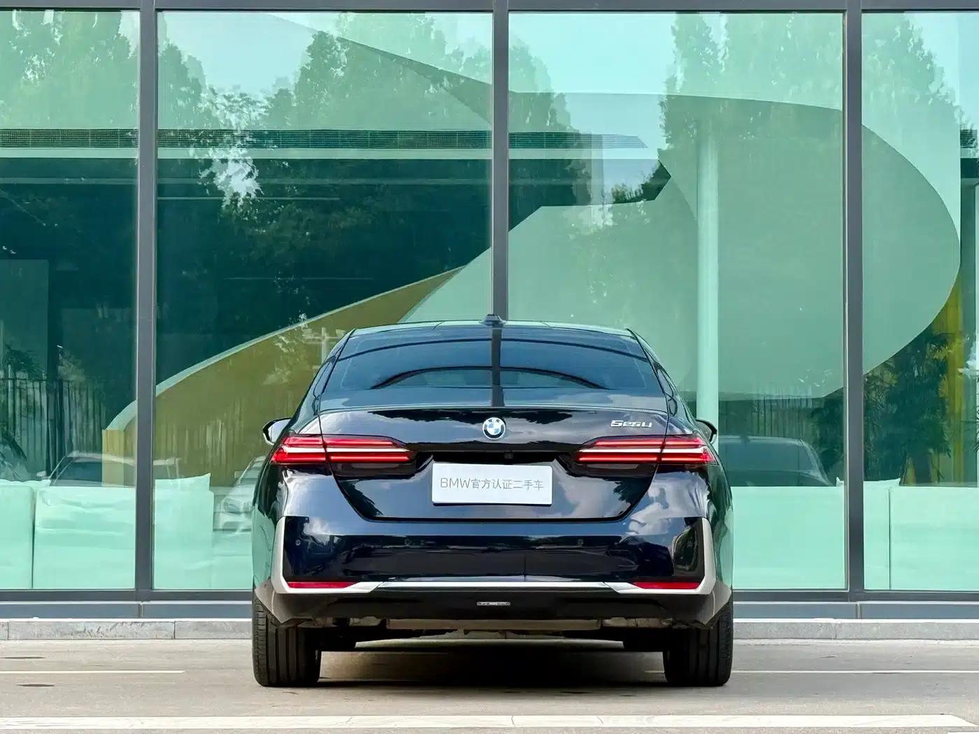 2024 BMW 5 Series 525Li Luxury Package — миниатюра 23