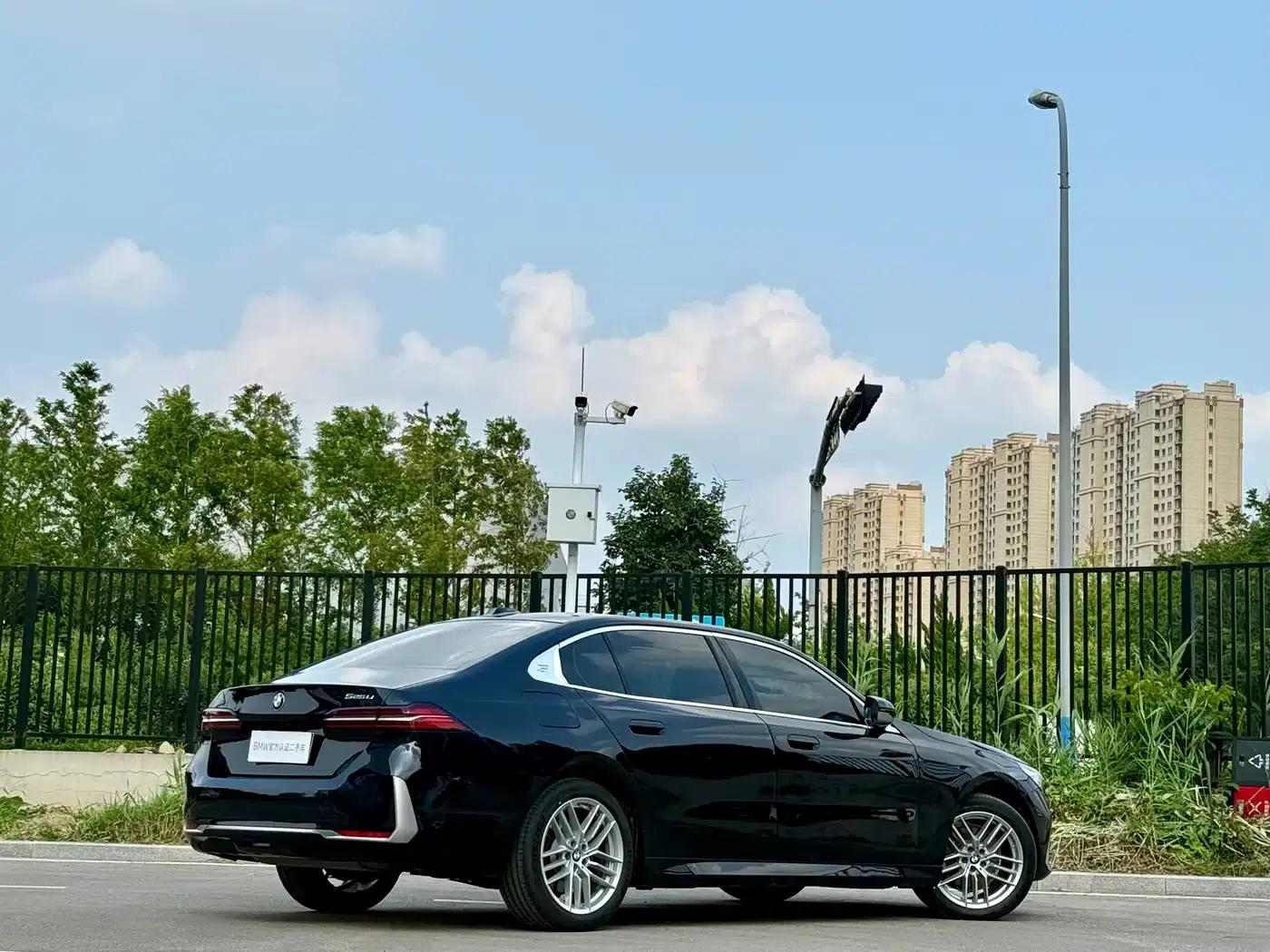 2024 BMW 5 Series 525Li Luxury Package — миниатюра 25