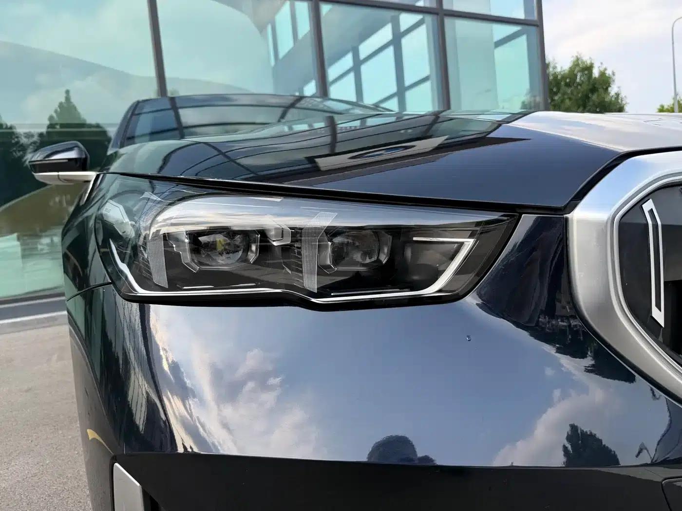 2024 BMW 5 Series 525Li Luxury Package — миниатюра 4