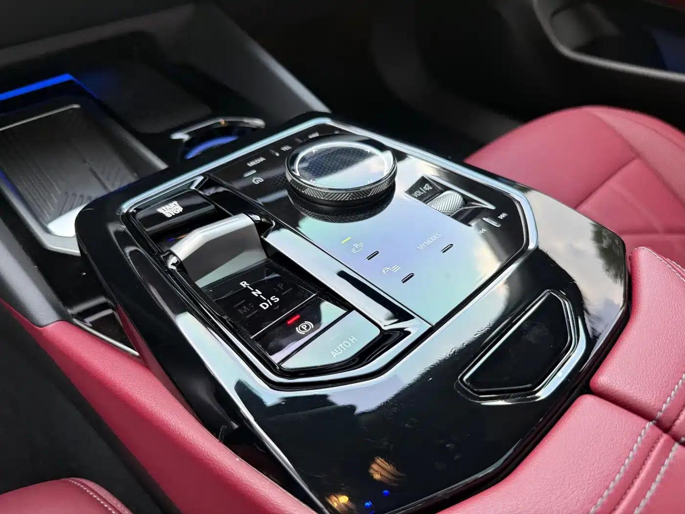 2024 BMW 5 Series 525Li Luxury Package — миниатюра 7