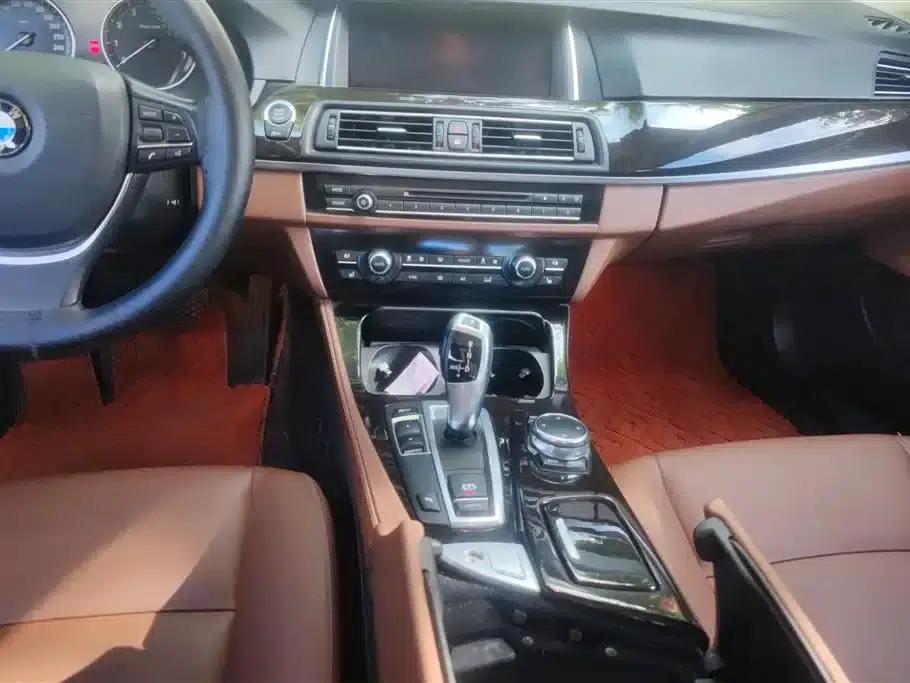 2014 BMW 5 Series 528Li Leading Edition — миниатюра 13