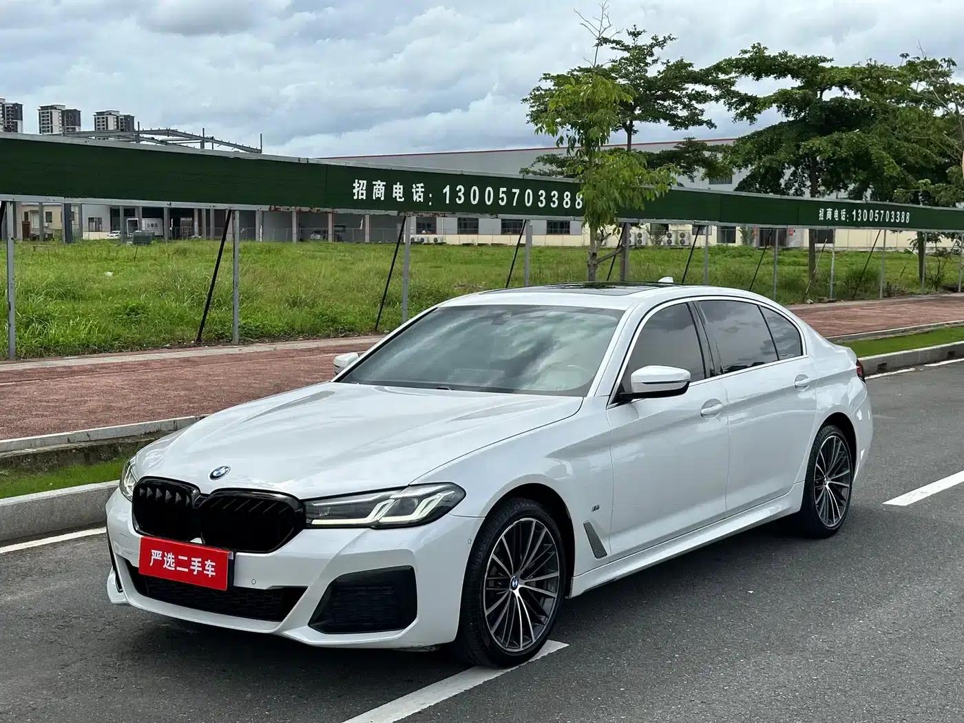 2022 BMW 5 Series 530Li Leading Edition M Sport Package — миниатюра 1