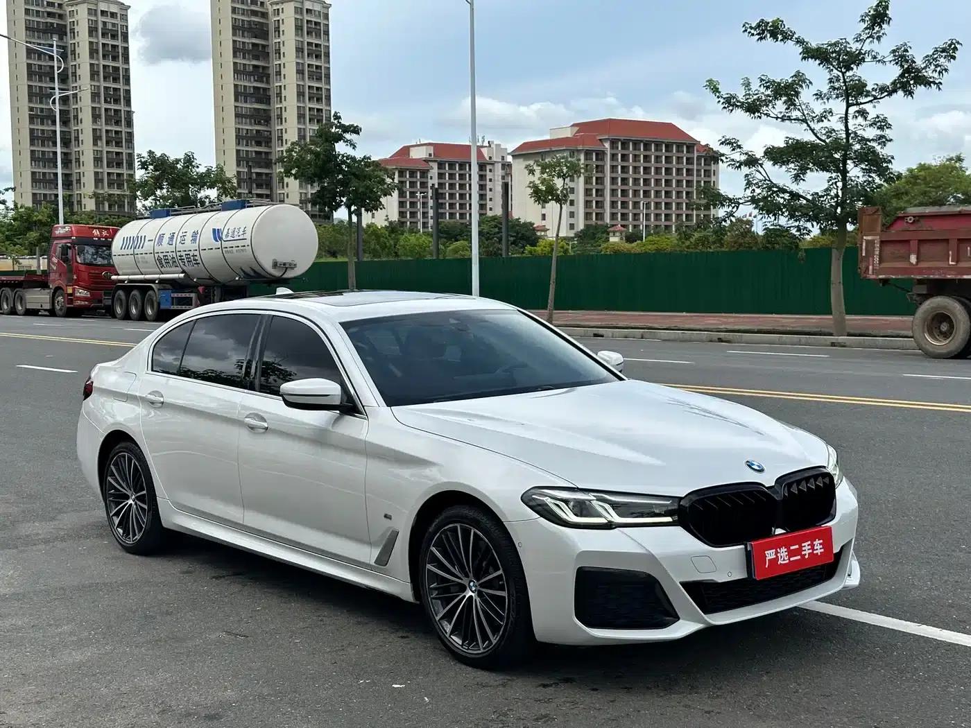2022 BMW 5 Series 530Li Leading Edition M Sport Package — миниатюра 3
