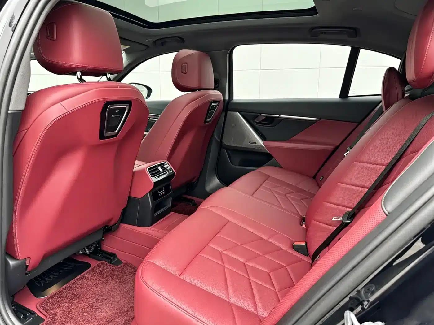 2025 BMW 5 Series 530Li Leading Edition M Sport Package — миниатюра 12