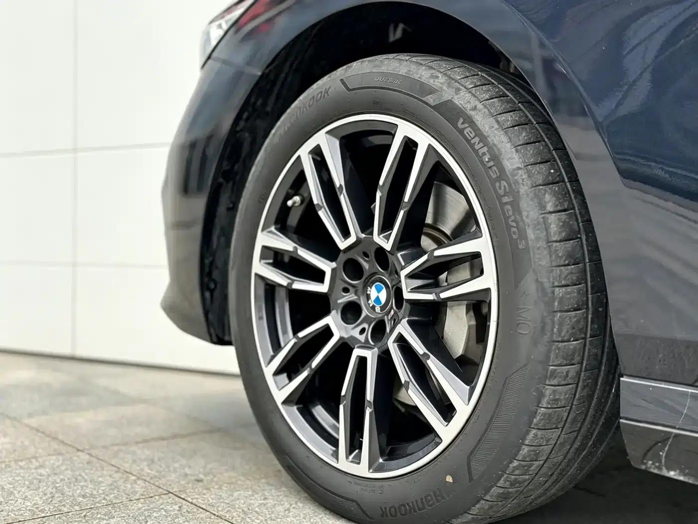 2025 BMW 5 Series 530Li Leading Edition M Sport Package — миниатюра 16