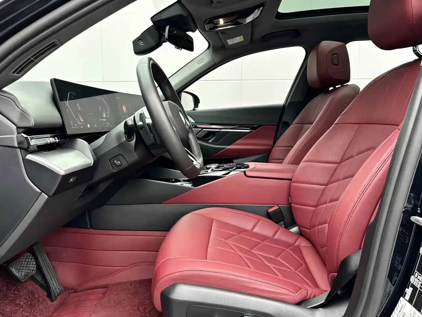 2025 BMW 5 Series 530Li Leading Edition M Sport Package — миниатюра 7