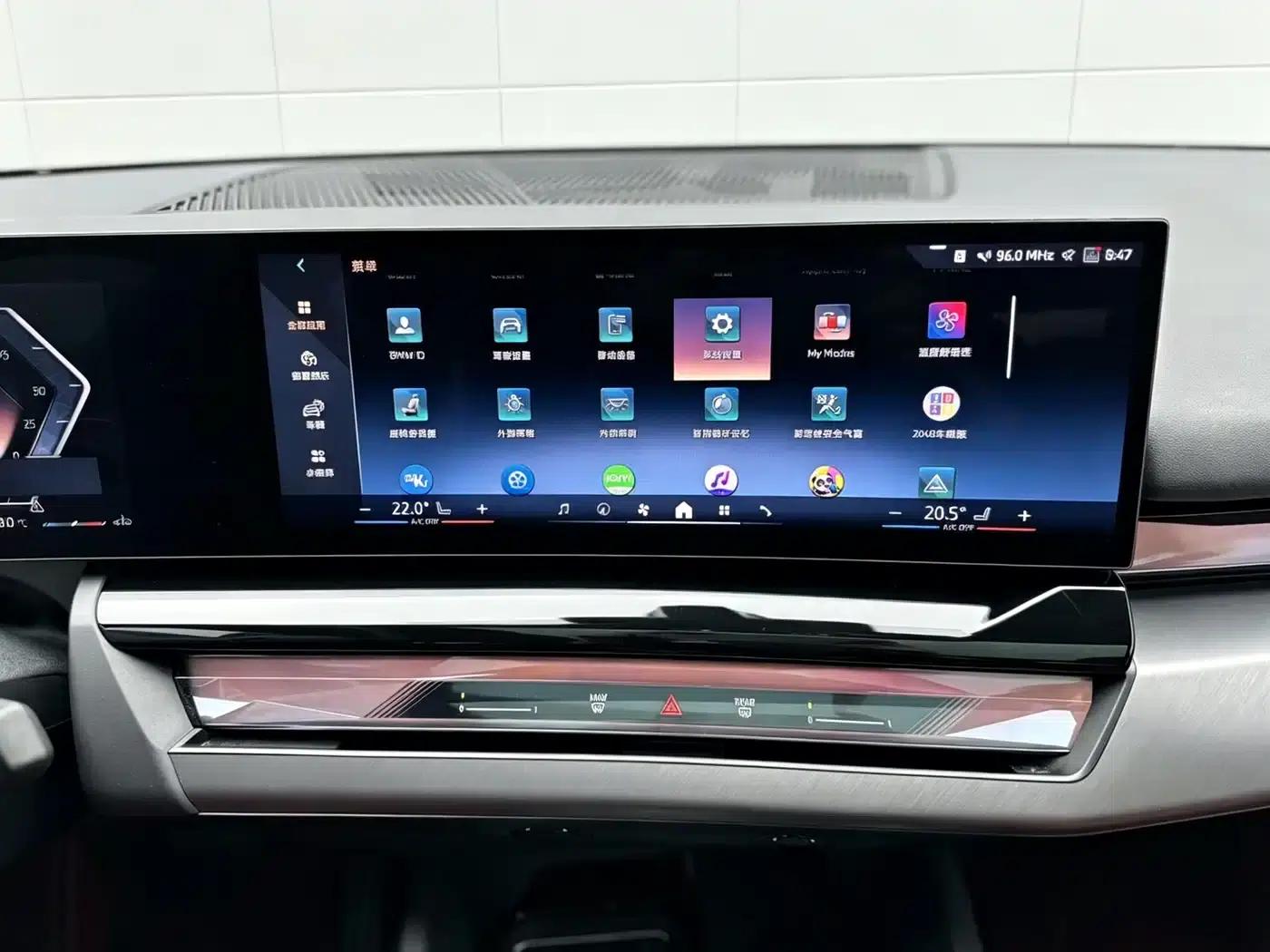2025 BMW 5 Series 530Li Leading Edition M Sport Package — миниатюра 9