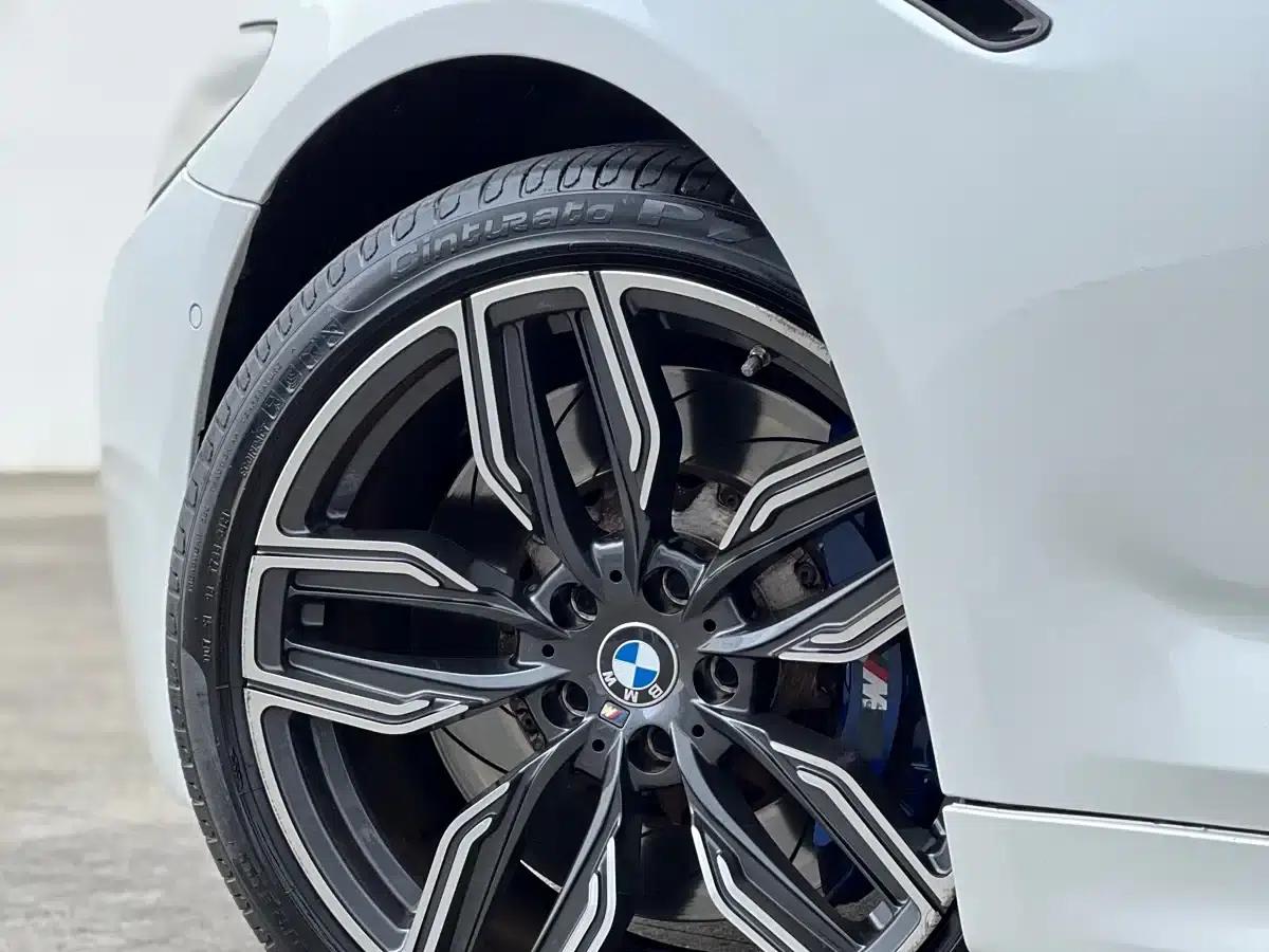 2019 BMW 5 Series 530Li Luxury M Sport Package — миниатюра 11