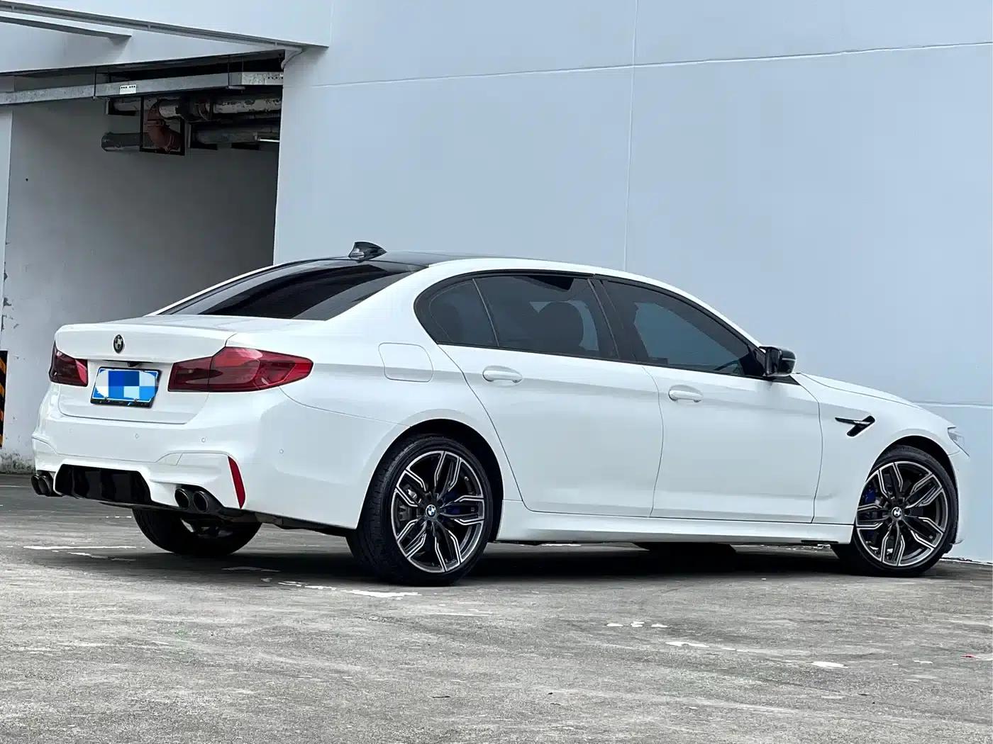 2019 BMW 5 Series 530Li Luxury M Sport Package — миниатюра 13