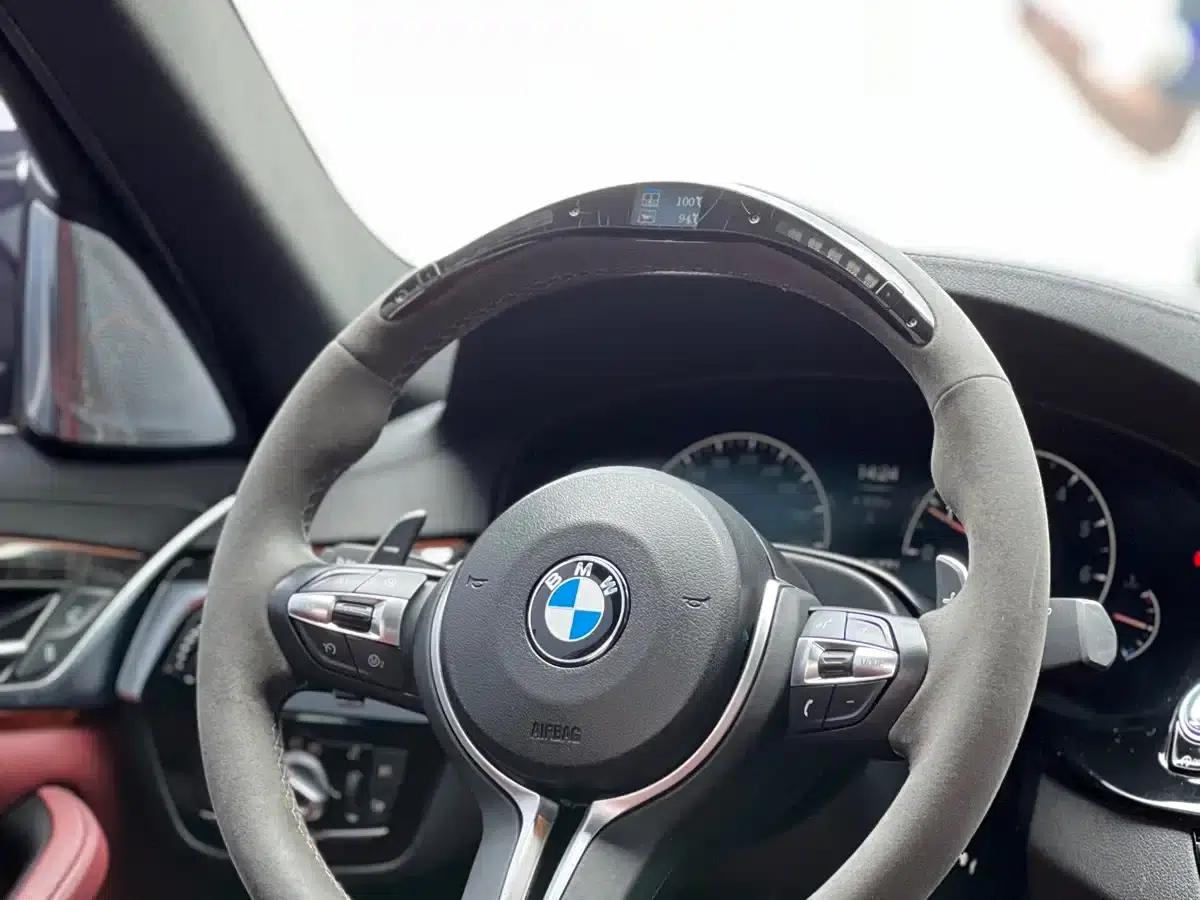2019 BMW 5 Series 530Li Luxury M Sport Package — миниатюра 10