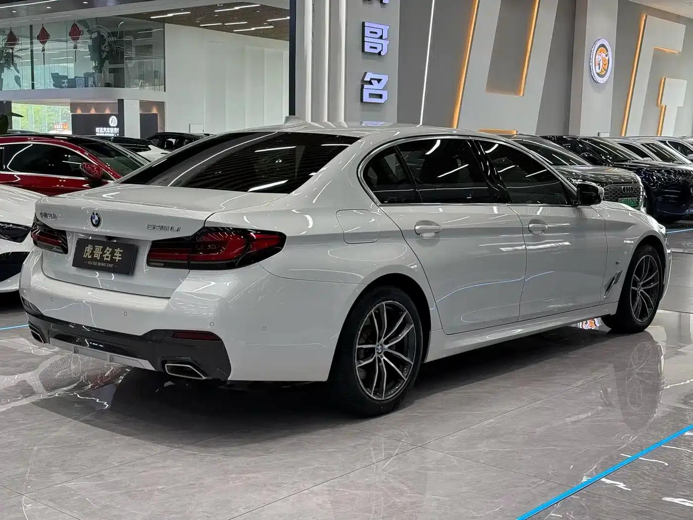 2021 BMW 5 Series 525Li M Sport Package — миниатюра 7