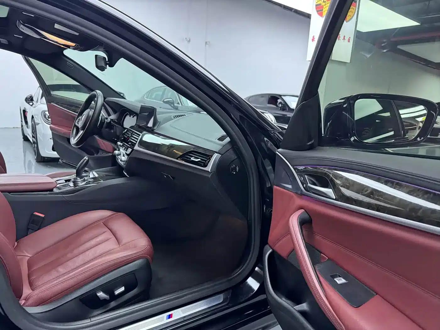 2018 BMW 5 Series 530Li Leading Edition M Sport Package — миниатюра 11