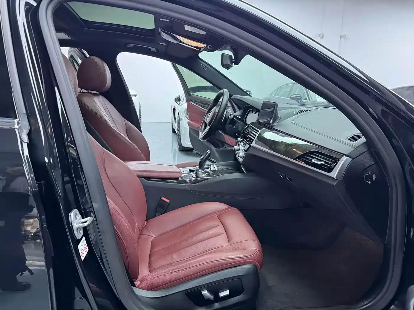 2018 BMW 5 Series 530Li Leading Edition M Sport Package — миниатюра 12