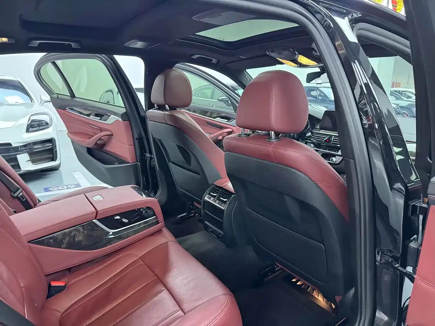 2018 BMW 5 Series 530Li Leading Edition M Sport Package — миниатюра 18