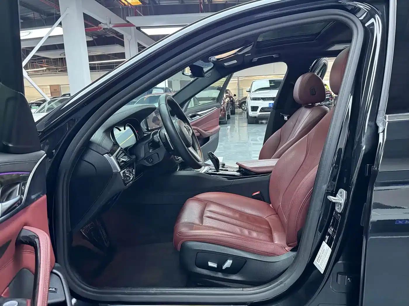 2018 BMW 5 Series 530Li Leading Edition M Sport Package — миниатюра 4