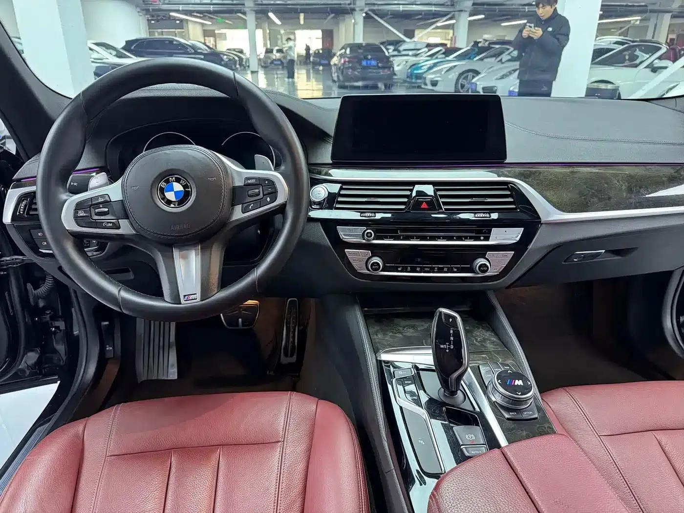 2018 BMW 5 Series 530Li Leading Edition M Sport Package — миниатюра 8