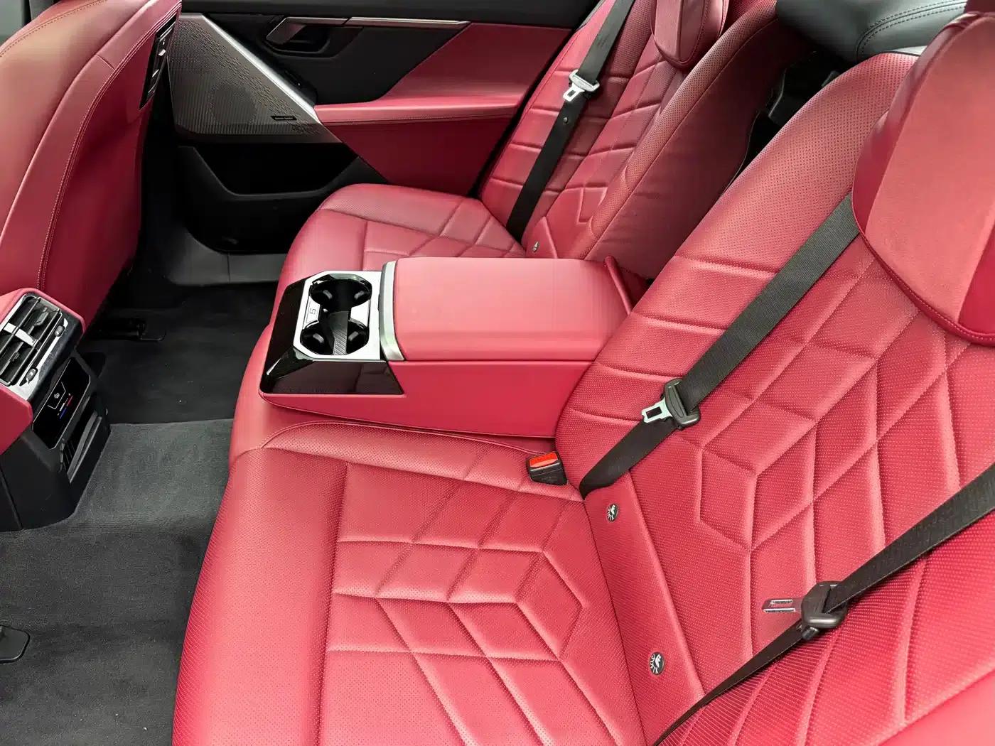 2024 BMW 5 Series 525Li M Sport Package — миниатюра 12