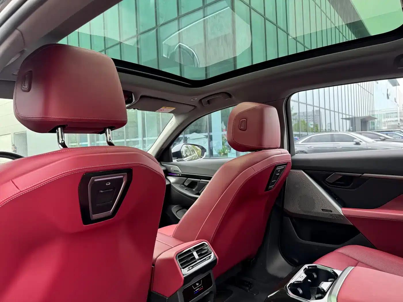 2024 BMW 5 Series 525Li M Sport Package — миниатюра 13