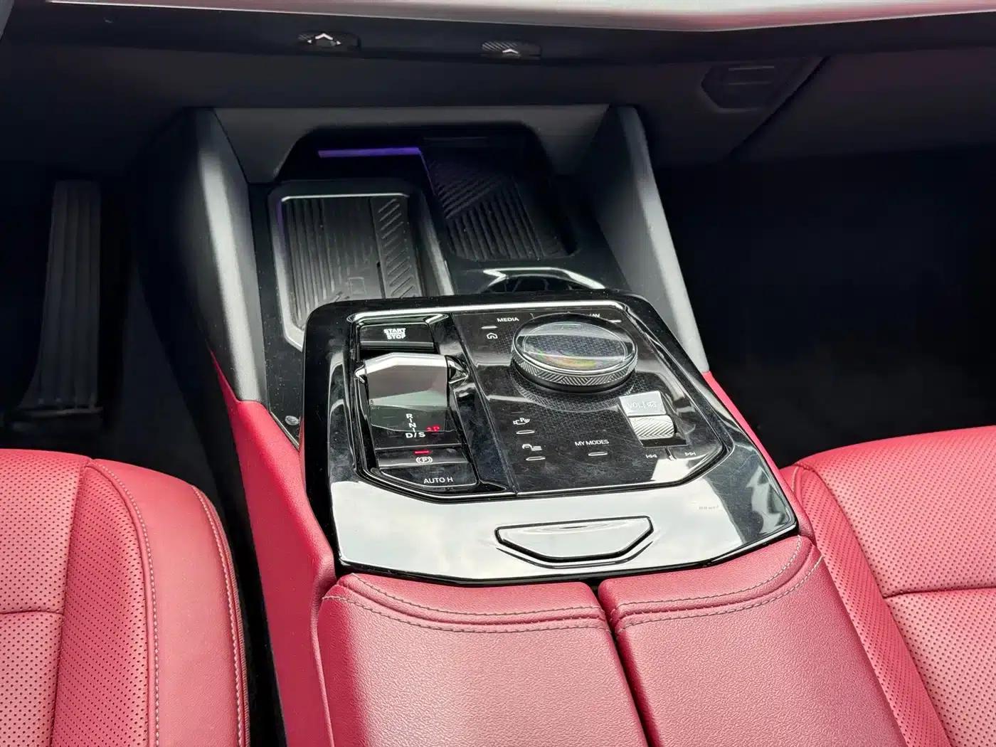 2024 BMW 5 Series 525Li M Sport Package — миниатюра 19